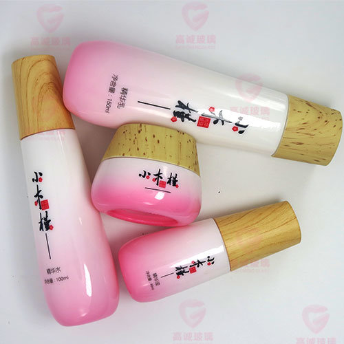 Popular Design Cosmetic Glass Lotion Bottles with Screw Cap