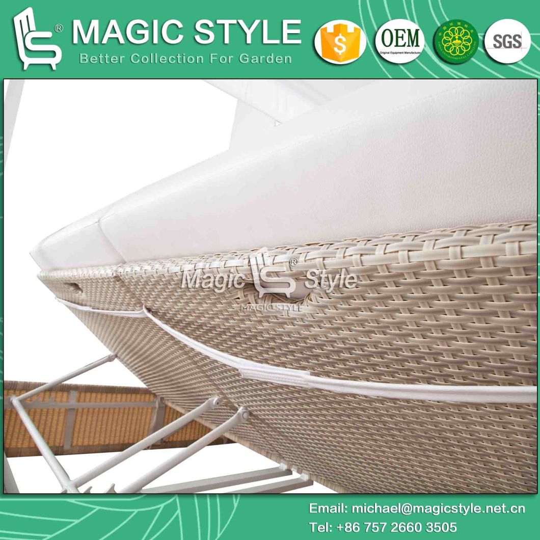 Hotel Wicker Sunbed with Cushion Outdoor Daybed with Pillows Garden Sun Bed Rattan Wicker Daybed Leisure Wicker Double-Bed Patio Furniture