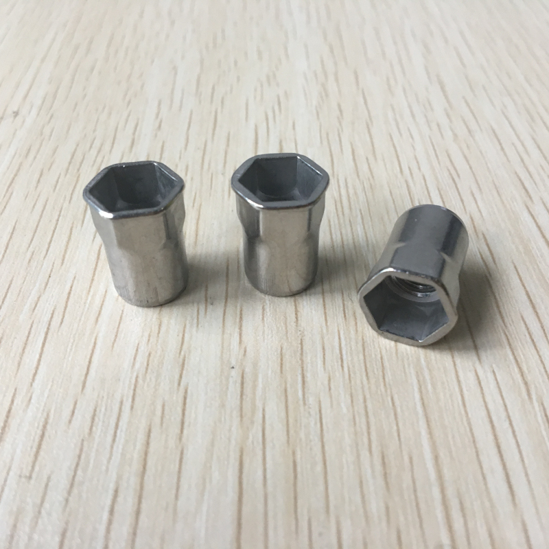 Countersunk Head Round/Knurled Body Rivet Nut