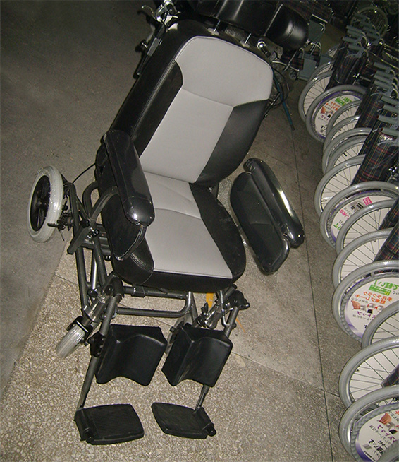 Reclining High Backrest Type Manual Wheelchair (THR-203BJ)