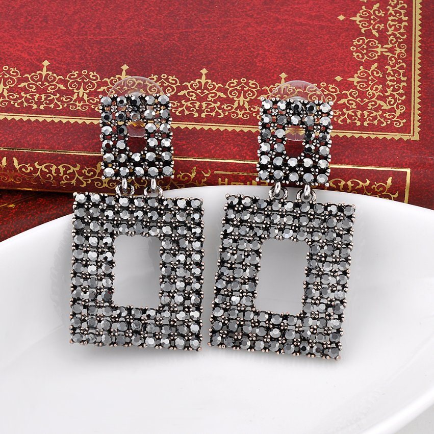 Black Crystal Drop Earring E49