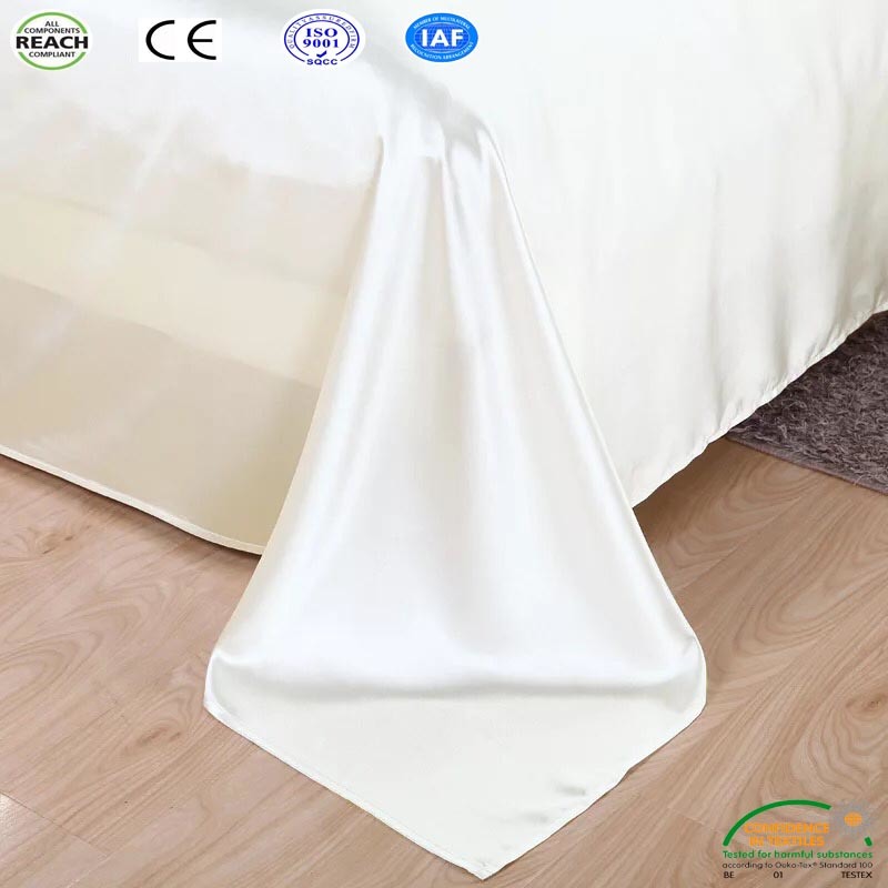 China Products/Suppliers Luxury White Satin Hotel Bedding Set Comforter Set