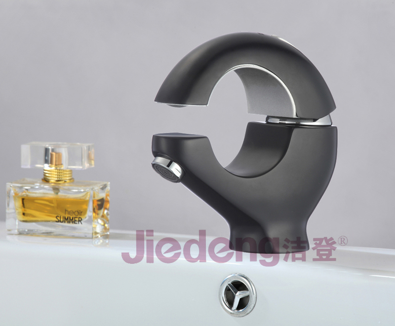 Modern Single Handle Bathroom Brass Basin Faucet (YQ-R3)