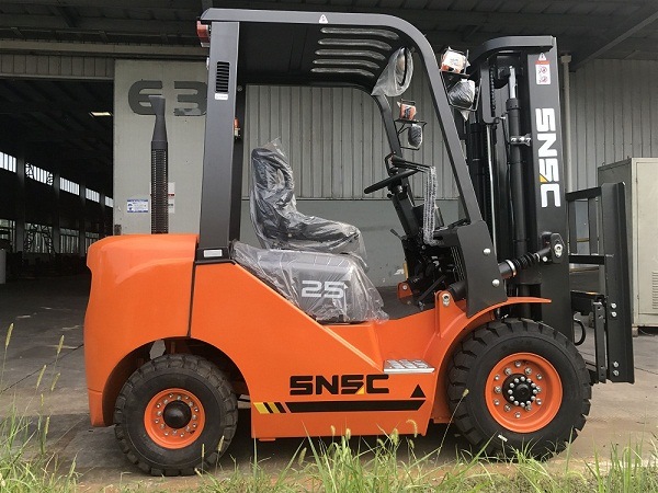 Snsc 2.5 Ton Diesel Rotation Clamp Forklift