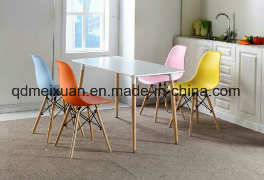 Cheap Colored Popular Plastic Eames Chairs with Wooden Legs (M-X1813)