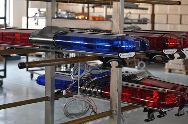 Police Car 1200mm LED Strobe Lightbar with Speaker (TBD04126-16A)