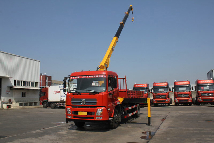 Dongfeng Lifting Height 13.5m Working Range 11.5m 8 Ton (8t) 4 Arms Telescoping Boom Crane 4X2 6 Wheels 8 Ton LHD Truck Mounted Crane