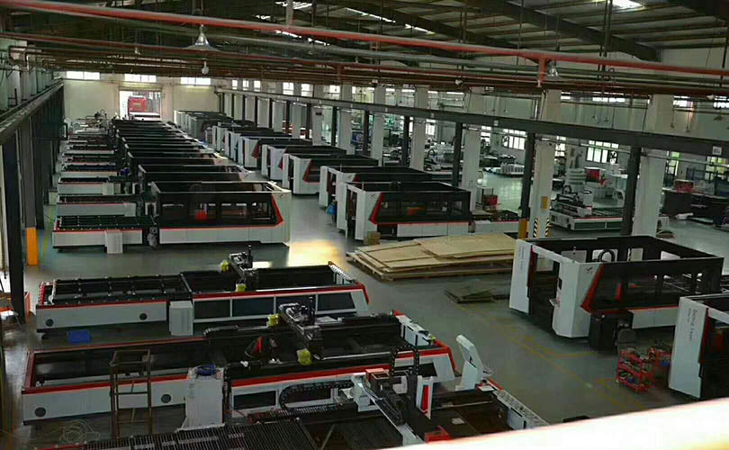 3015 Fiber Metal Laser Cutting Machine Cover Exchange Working Table Dp