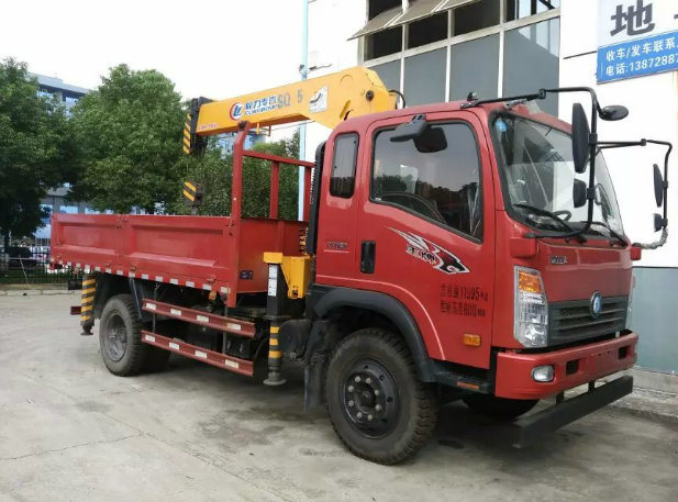 Sinotruk Cdw 4X2 Light Mounted Truck Crane 8 Ton Truck Crane