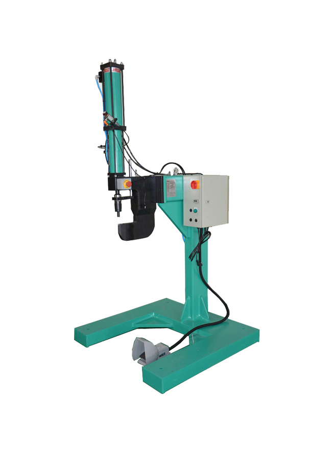 Air-Hydraulic Radiator Clinching Machine for Round Material Fixing