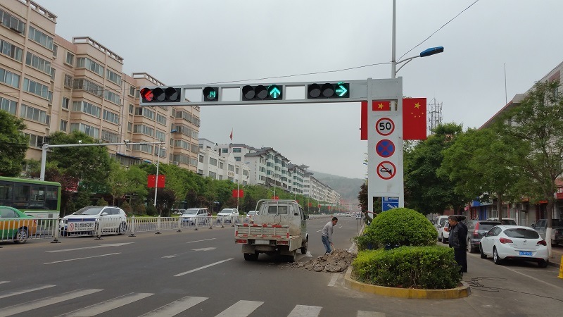 Solar Powered Traffic Flash Lamp / LED Amber Flashing Warning Light