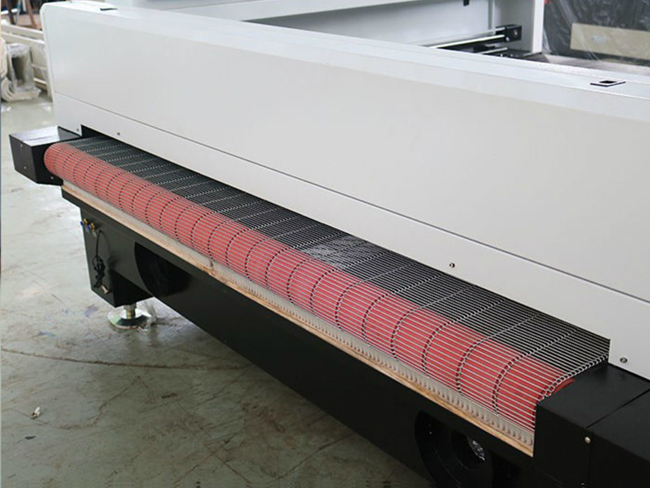 Fashion Garment Industry Leather/Textile/Fabric/Silk/Lace Roller Laser Cutting Machine