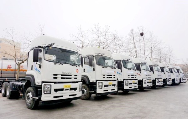 China Isuzu Truck 6X4 Tractor Truck