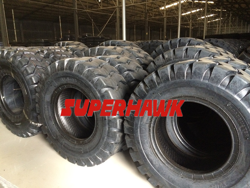 Superhawk 7.00-12 8.25-15 8.25-12 Industrial Tire Pneumatic Solid Tire
