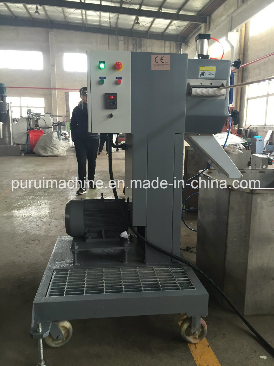 Single Screw Two Stage Plastic Extruder with Pulls Strap Cutter