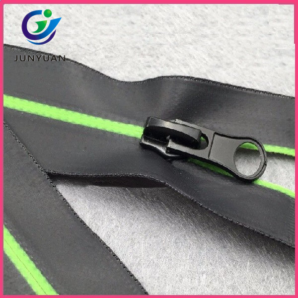 China Manufacturer Waterproof Nylon Zipper