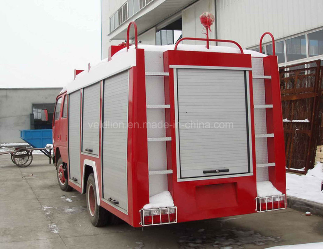 China Brand Dongfeng Mini 2, 000 Liter Water Tank Fire Fighting Truck, Right Hand Drive, Euro 3 Emission Standard