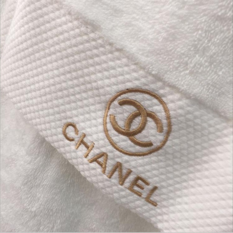 Customized Chanel Gift Towel with The Embroidery Dobby Border