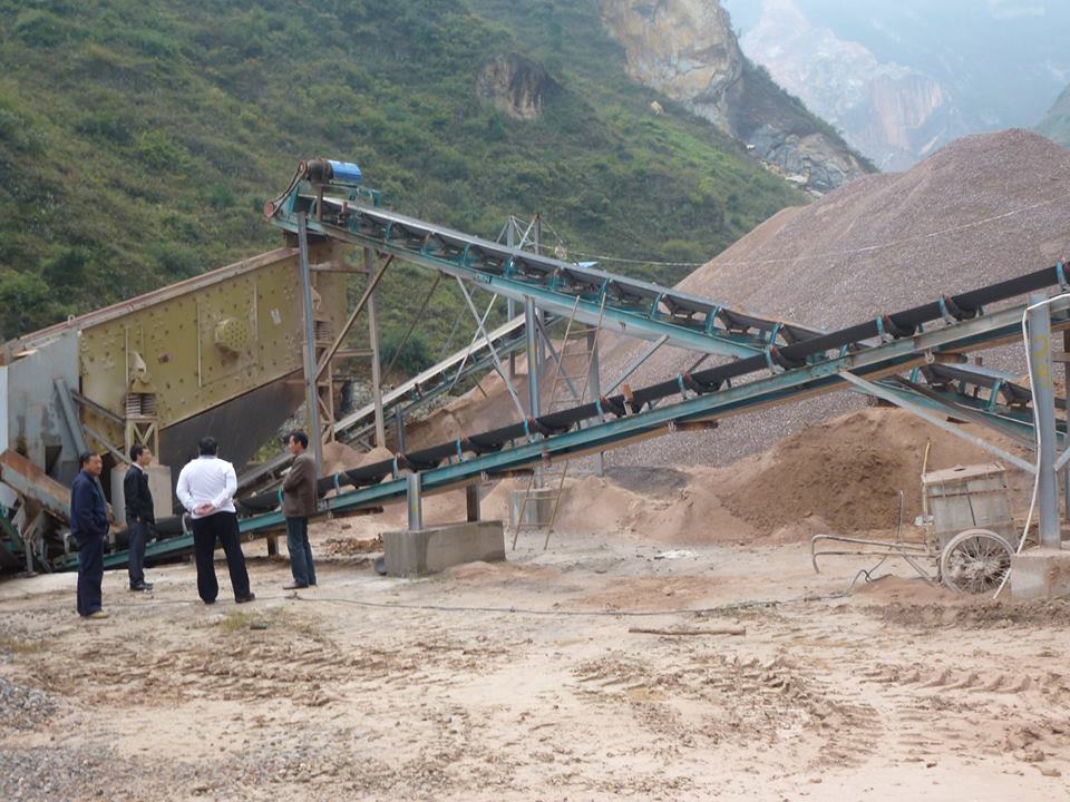 Ya Series Vibrating Sand Screen/ Vibration Screening Machine for Crushing/Coal/Cement/Power Iron Sea Sand Benefication Plant