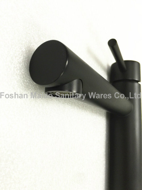 Watermark & Wels Brass Basin Black Round Bathroom Faucet (AQ16016CB)