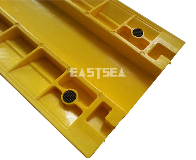 Yellow PU Plastic Cable Cover for Road Safety