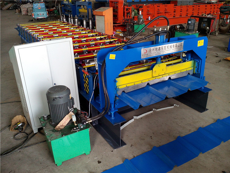 China Color Coated Roofing Sheet Steel Profile Roll Forming Machine