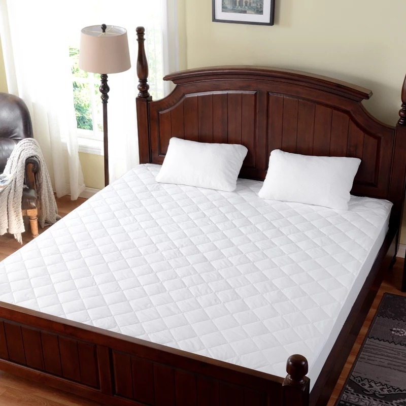 China Super Comfortable Quilted White Hotel Polyester Mattress Protector Manufacturer