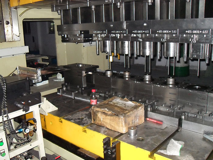 Stamping Automation, Heavy Material Frame Pneumatic Pressing Arm