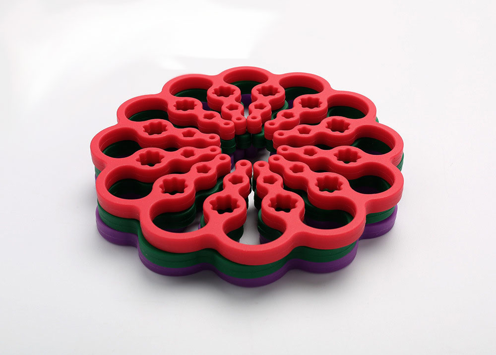 OEM Available Non-Toxic Reversal Flower Silicone Cup Mat