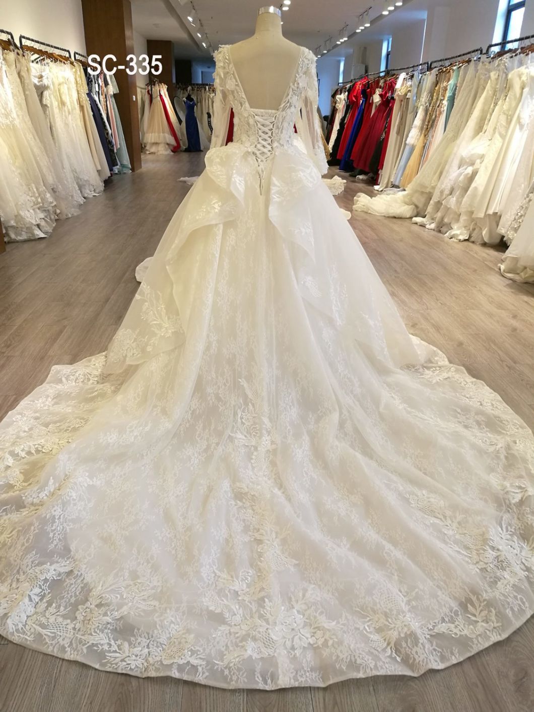 Empire Sweep Train Embroidary Princess Bridal Gown Tulle Wedding Dress