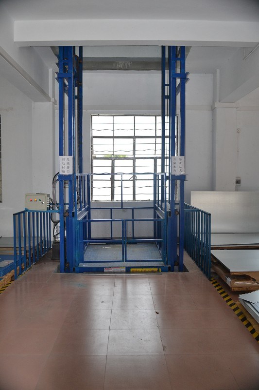 Electric Rail Freight Lift Table