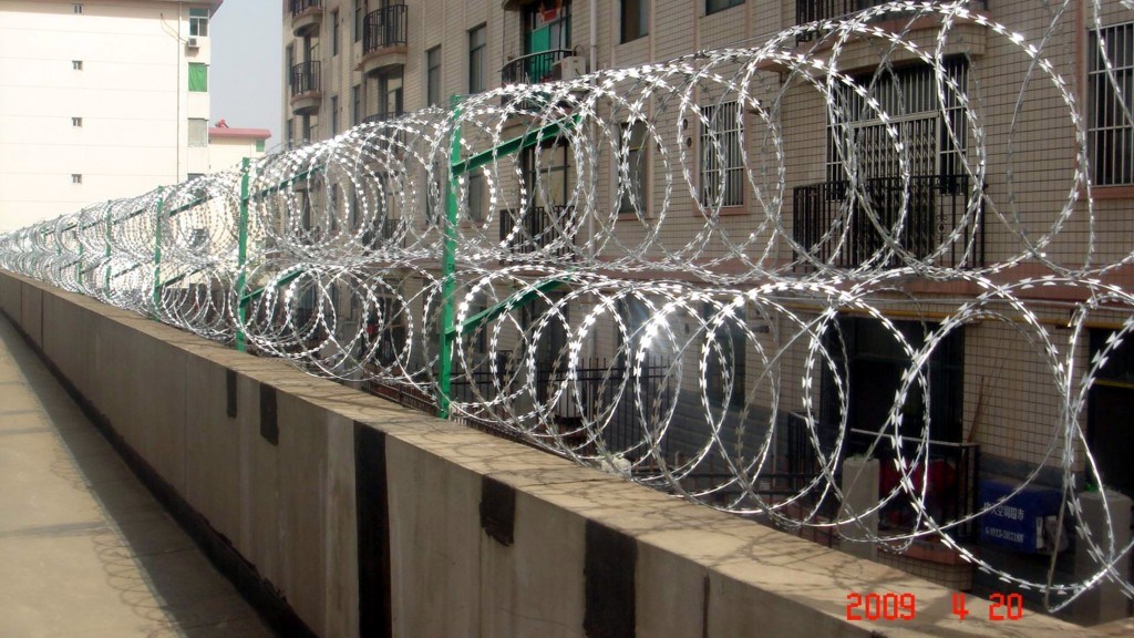 Hot-Dipped Barbed Wire (W-CS)