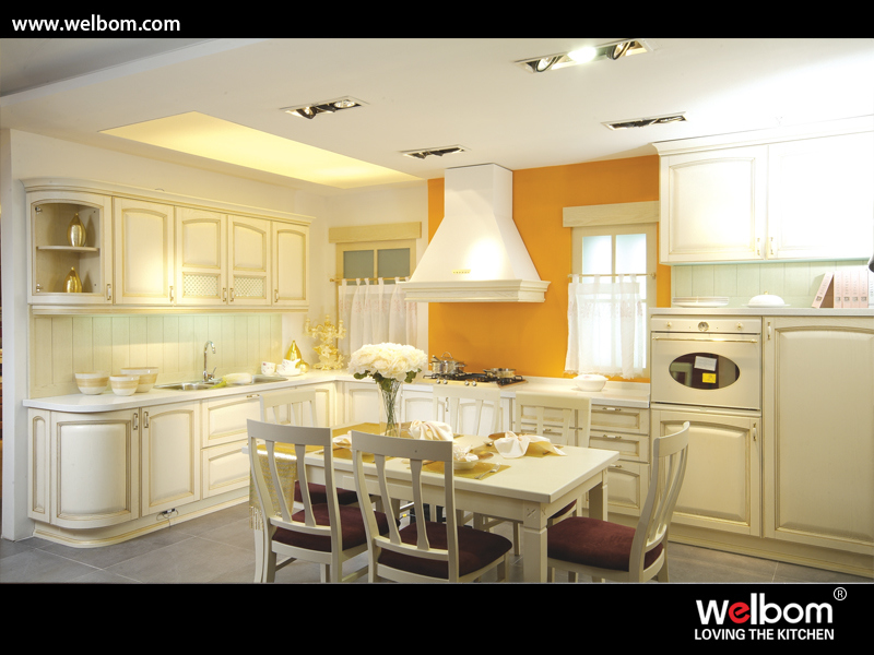 2015 New Welbom European Luxury Solid Wood Golden Kitchen Cabinet