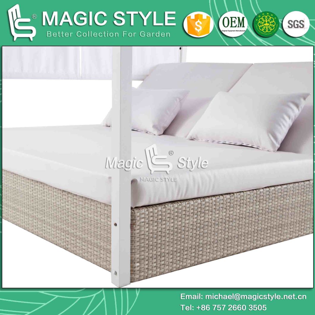 Hotel Wicker Sunbed with Cushion Outdoor Daybed with Pillows Garden Sun Bed Rattan Wicker Daybed Leisure Wicker Double-Bed Patio Furniture