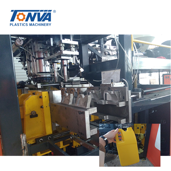 Tonva 3L Plastic Jerrycan Making on Extrusion Blow Molding Machine