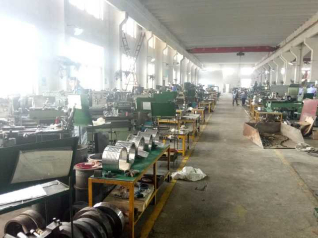 Casting Construction Machinery Parts, Agricultural Parts, Auto Parts, Truck Parts, Train Parts, Valve Parts and Some Other Mechanical Cating