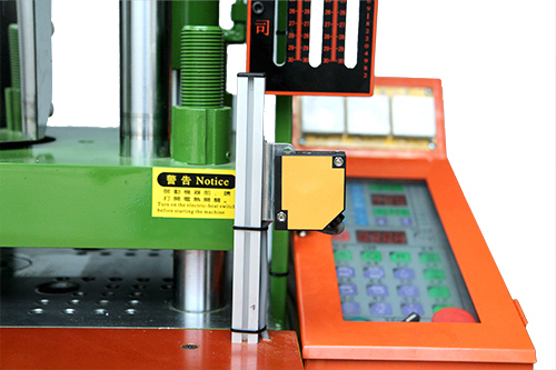 15 Tons Small Vertical Plastic Injection Moulding Machine