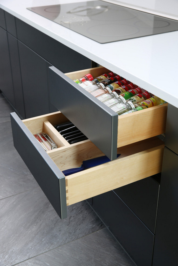 Modern Style Home Bar with Wine Shelf