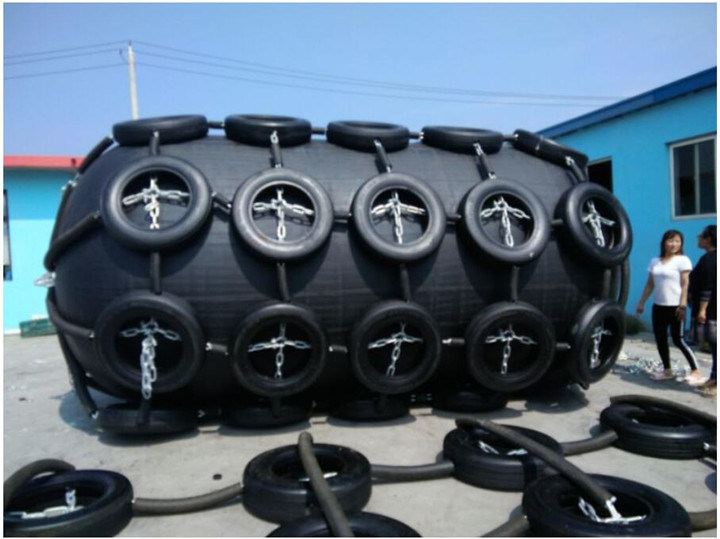 Marine Pneumatic Rubber Fender with Galvanized Chain and Tire Made in China