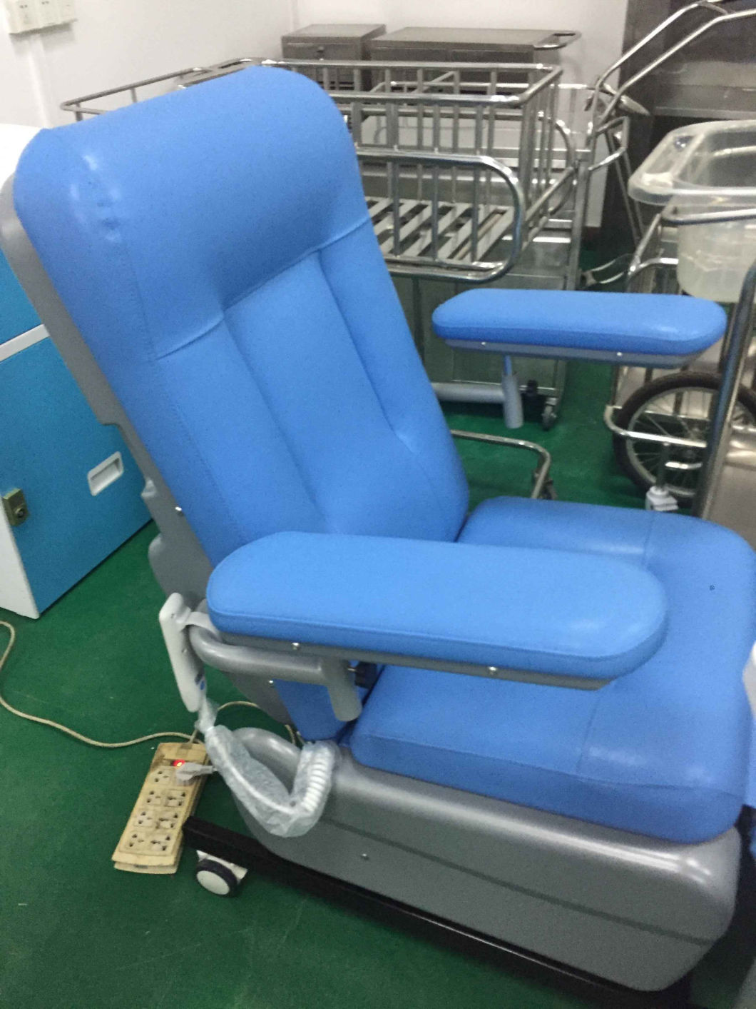 Hospital Furniture Medical IV Infusion Transfusion Drip Chair Patient Accompany Bed