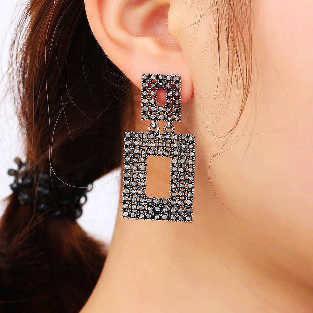 Black Crystal Drop Earring E49