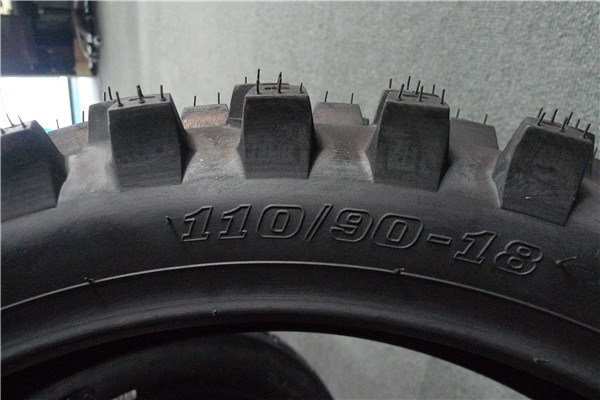 Cross Motorcycle Tyre 110/90-18 120/100-18