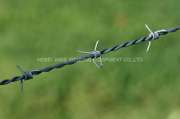 China Twist Barbed Wire Making Machine