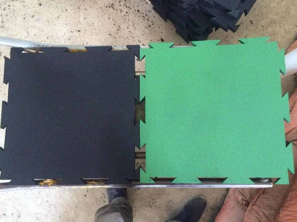 Square Type Colorful Rubber Powder Floor Tile