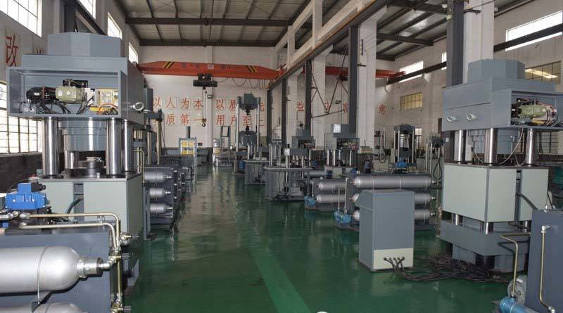 Electro-Hydraulic Servo Compression Testing Equipment (2000kN))