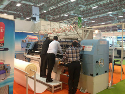 Computer Non-Shuttle (chain stitch) Multi-Neelde Quilting Machine (YXN-94-4C)