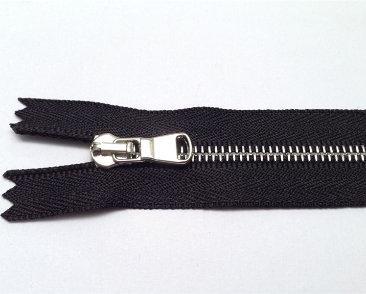 Wholesale Metal Zipper with Shiny Europe Teeth/Fancy Puller