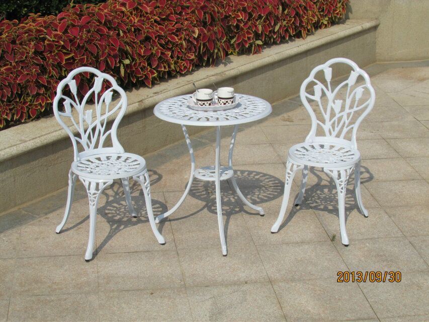 Outdoor Furniture Cast Aluminum Dining Table and Chair for BBQ