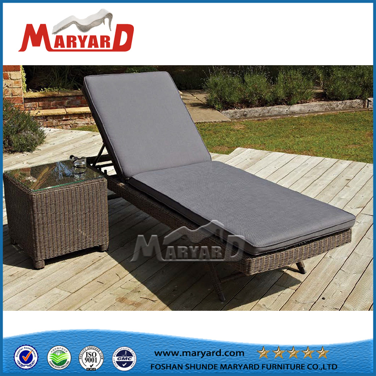 Luxury Modern Design Round PE Wicker Outdoor Sun Lounger