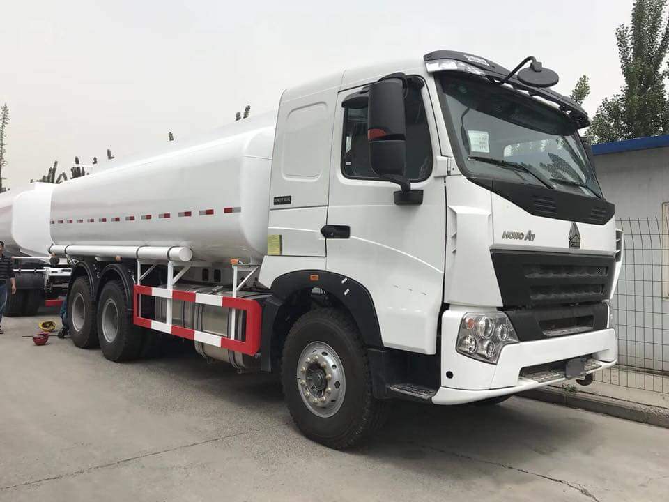 Sinotruk HOWO 25m3 6*4 Fuel Tanker Truck